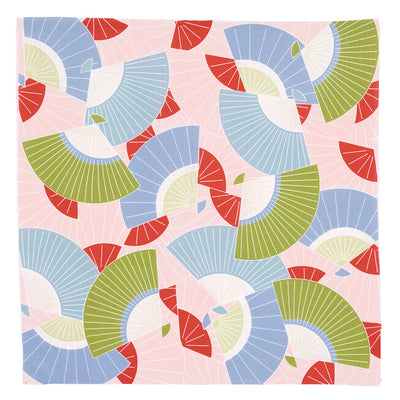 photo packshot du furoshiki 70x70cm aux motifs d'éventails « toucan » dans les tons roses, bleus, verts et rouges adeline klam x musubi