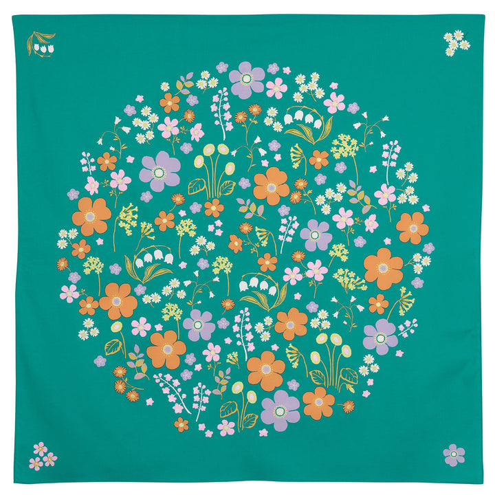 photo packshot à plat du furoshiki « jardin » dans les tons vert canard, jaunes, violet lilas et orange adeline x musubi en 100cm par 100cm