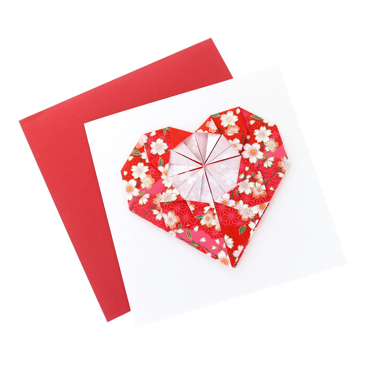 photo packshot de la grande carte carrée coeur en origami aux motifs variés rouge carmin (M885) adeline klam