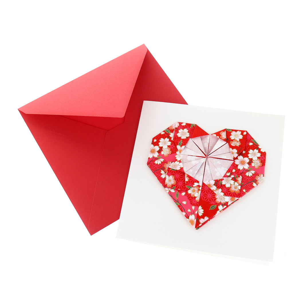 photo packshot de la grande carte carrée coeur en origami aux motifs variés rouge carmin (M885) adeline klam
