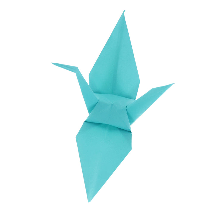 photo packshot d'une grue montée du set de 100 papiers origami unis bleu turquoise toyo