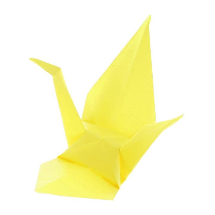 photo packshot d'une grue montée du set de 100 papiers origami unis jaune citron toyo