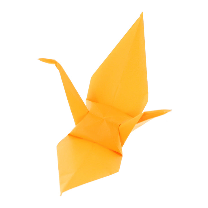 photo packshot d'une grue montée du set de 100 papiers origami unis jaune safran toyo