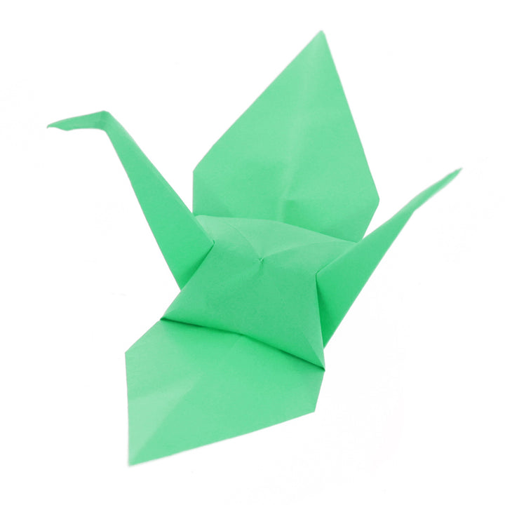 photo packshot des papiers et d'une grue montée du set de 100 papiers origami unis vert menthe toyo