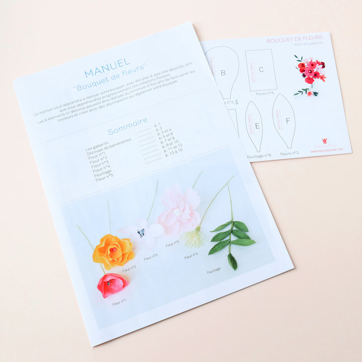 photo packshot du livret explicatif et de la carte de gabarits du kit bouquet de fleurs en crépon adeline klam