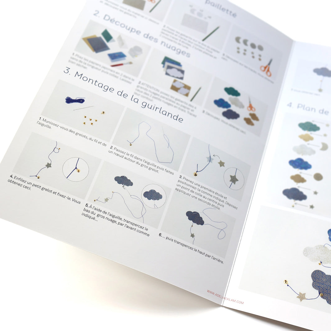 photo packshot du livret explicatif du kit guirlande de nuages céleste adeline klam