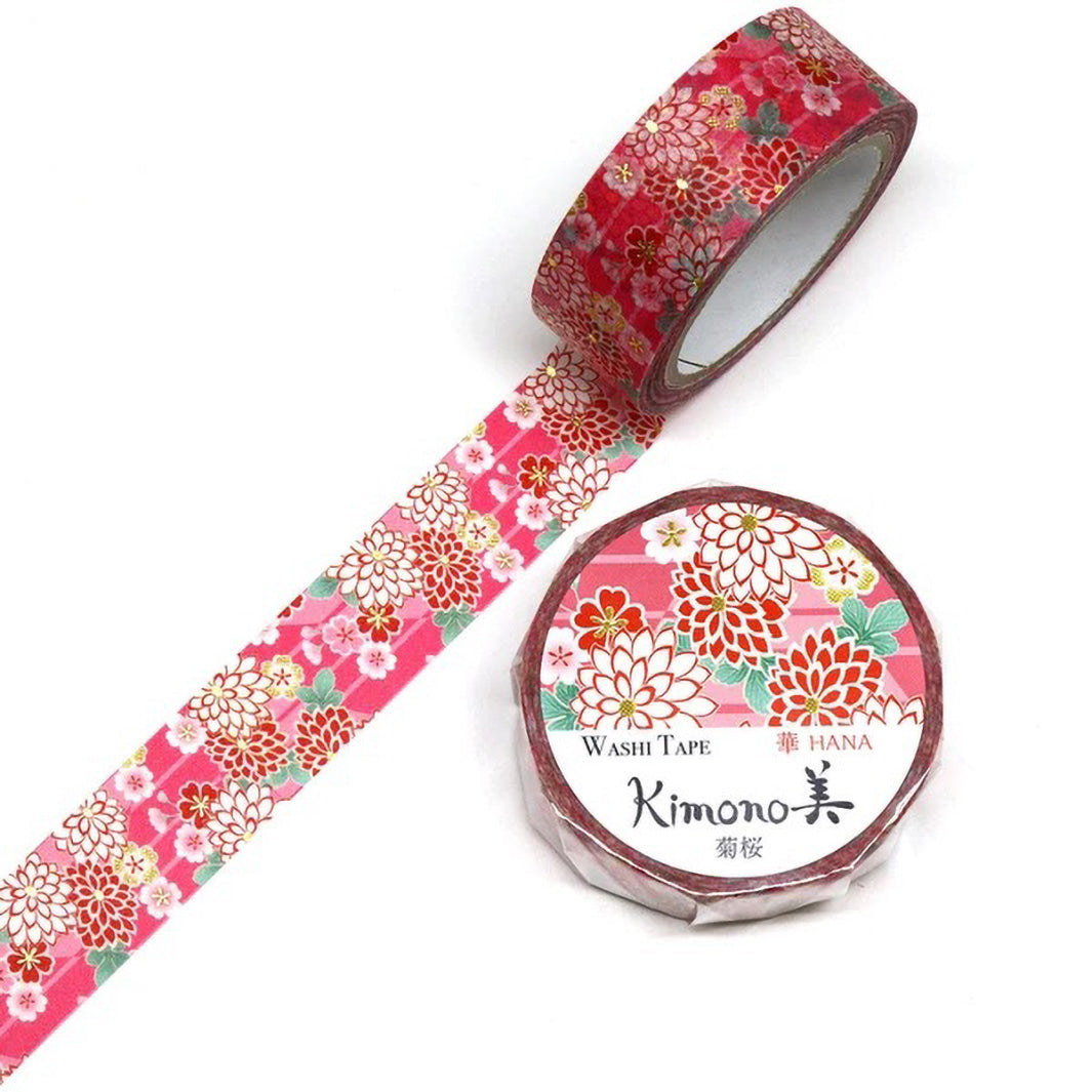 photo packshot d'un masking tape au motifs de chrysanthèmes et de fleurs de ceriser dans les roses, rouges et verts