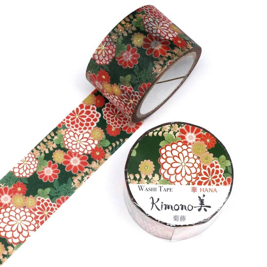 photo packshot d'un masking tape au motifs de chrysanthèmes et de glycines dans les tons verts, rouges, blancs et dorés