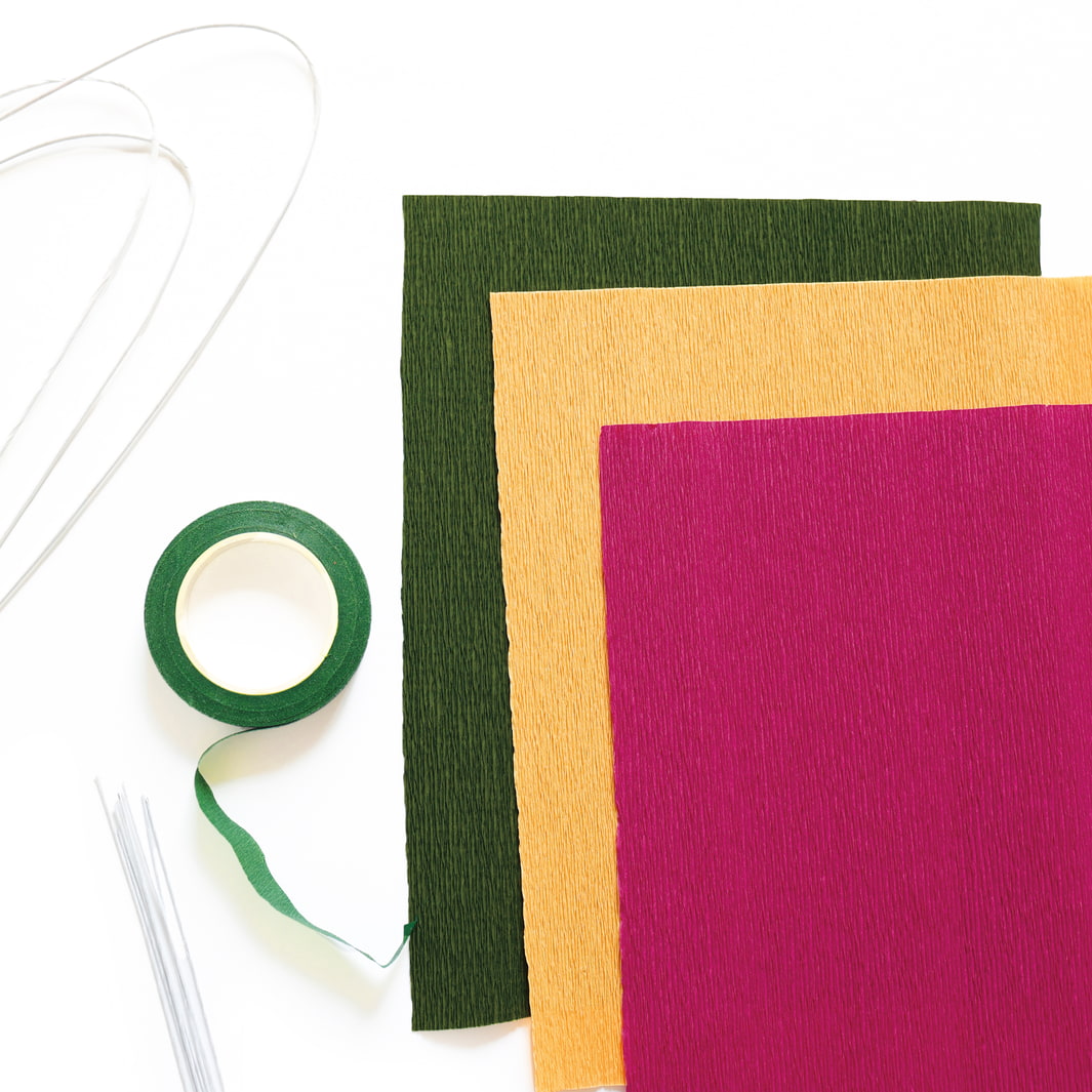 photo packshot du matériel du kit 3 branchages de feuilles d'érable en crépon dans les tons rose pourpre, jaune moyen, vert foncé « kyoto » adeline klam