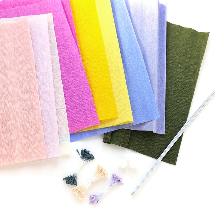 photo packshot du matériel du kit bouquet de fleurs en crépon dans les tons jaune, rose clair et fuchsia, mauve et lilas « guimauve » adeline klam