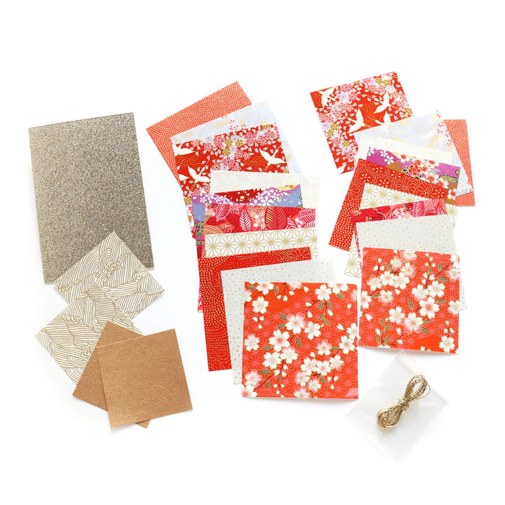 photo packshot du matériel du kit sapins à suspendre dans les tons rouge orange, violets, blanc et dorés « kokeshi » adeline klam