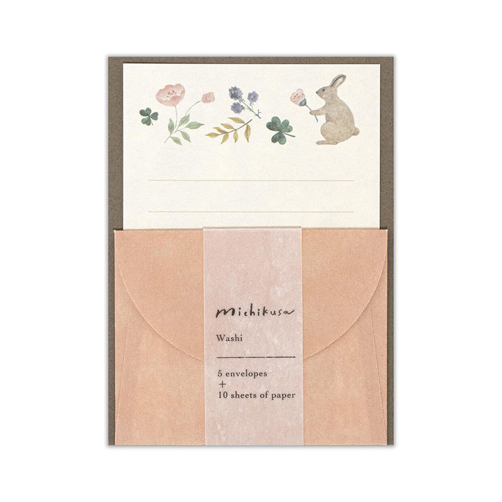 photo packshot du packaging du mini set de 10 papiers à lettre et 5 enveloppes roses aux motifs de lapin, de trèfle et de fleurs de nb bo., ltd. japan