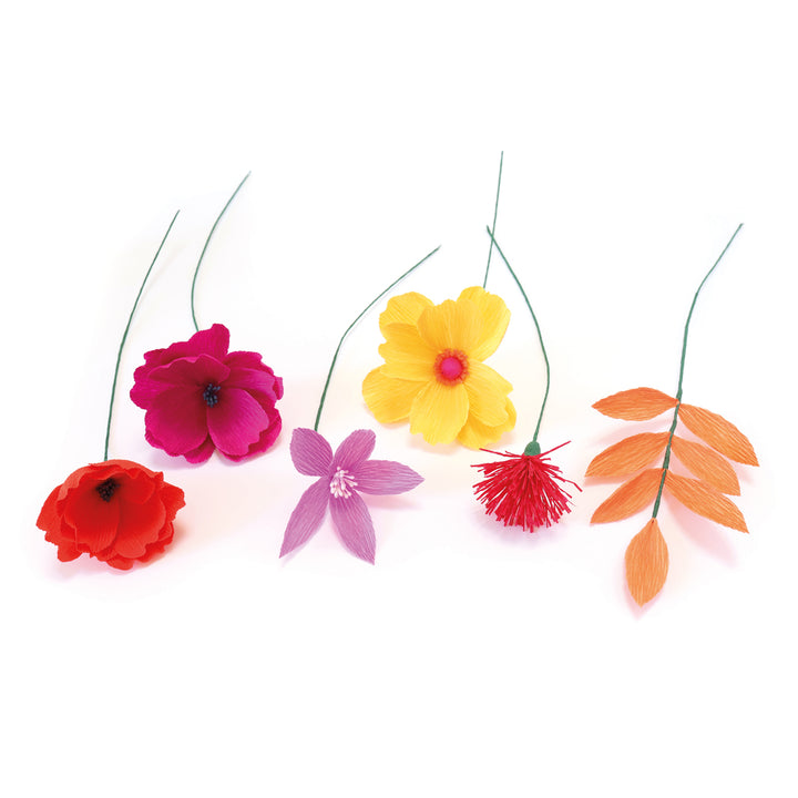 photo packshot des modèles de fleurs du kit bouquet de fleurs en crépon dans les tons jaunes, orange, rouges, roses, violets et vert foncé « tutti frutti » adeline klam