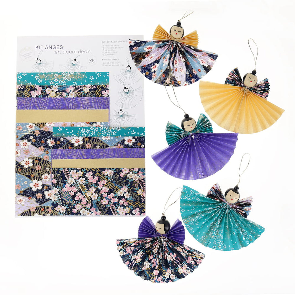 photo packshot du packaging et des anges montés du kit anges accordéon bleu canard, bleu marine, violets et dorés « nocturne » adeline klam