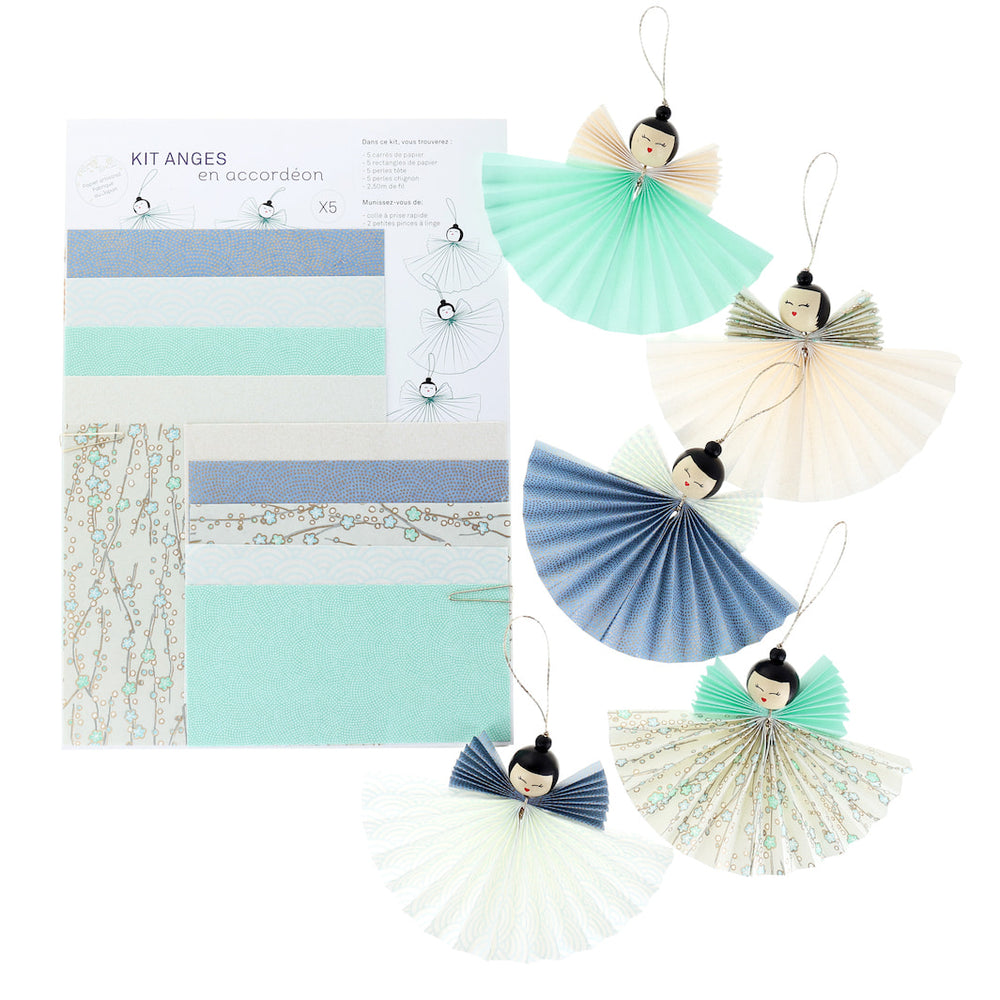 photo packshot du packaging et des anges montés du kit anges accordéon bleu gris, vert d'eau et blanc nacré « banquise » adeline klam