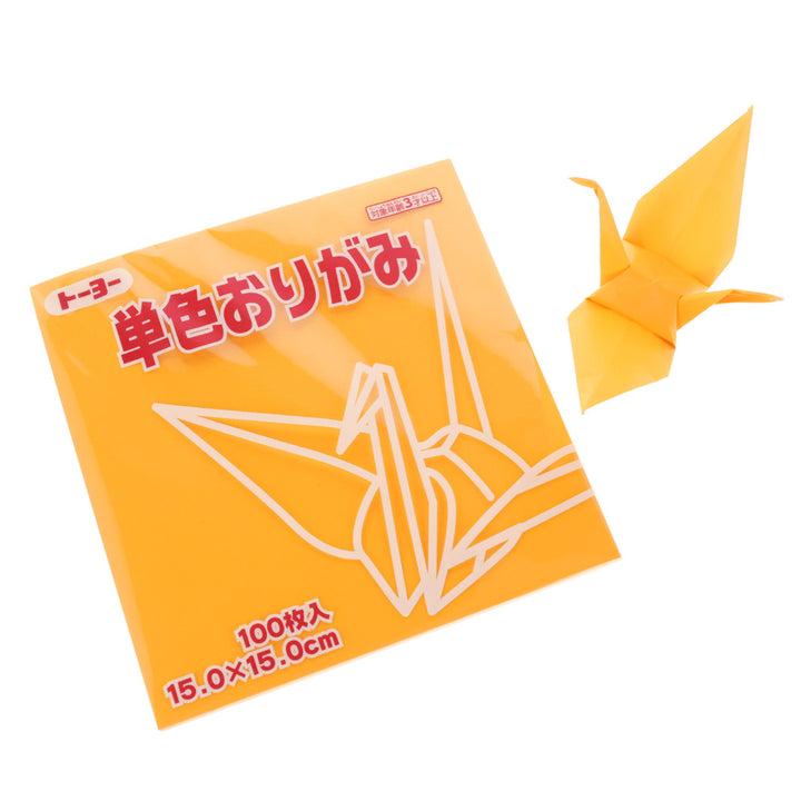 photo packshot du packaging et d'une grue montée du set de 100 papiers origami unis jaune safran toyo