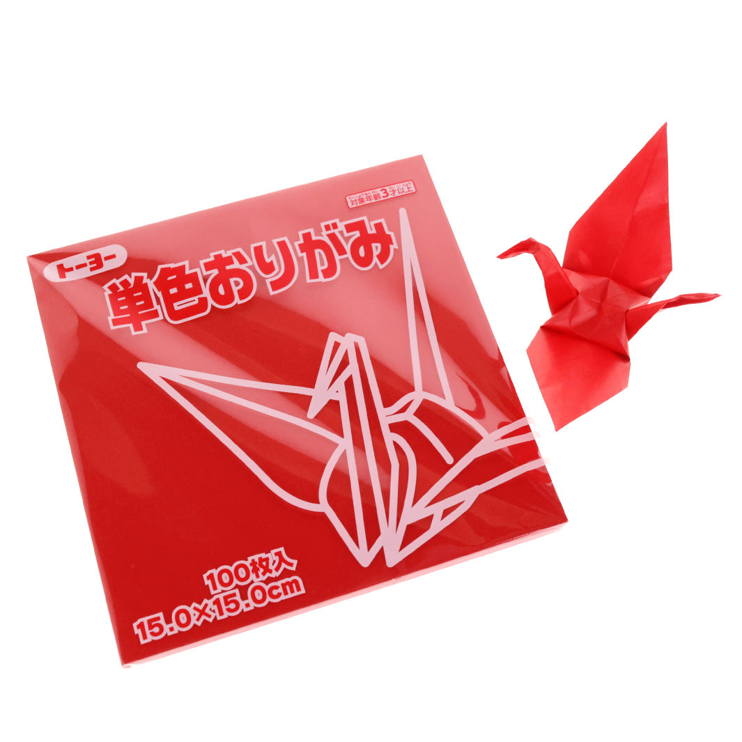 photo packshot du packaging et d'une grue montée du set de 100 papiers origami unis rouge cerise toyo