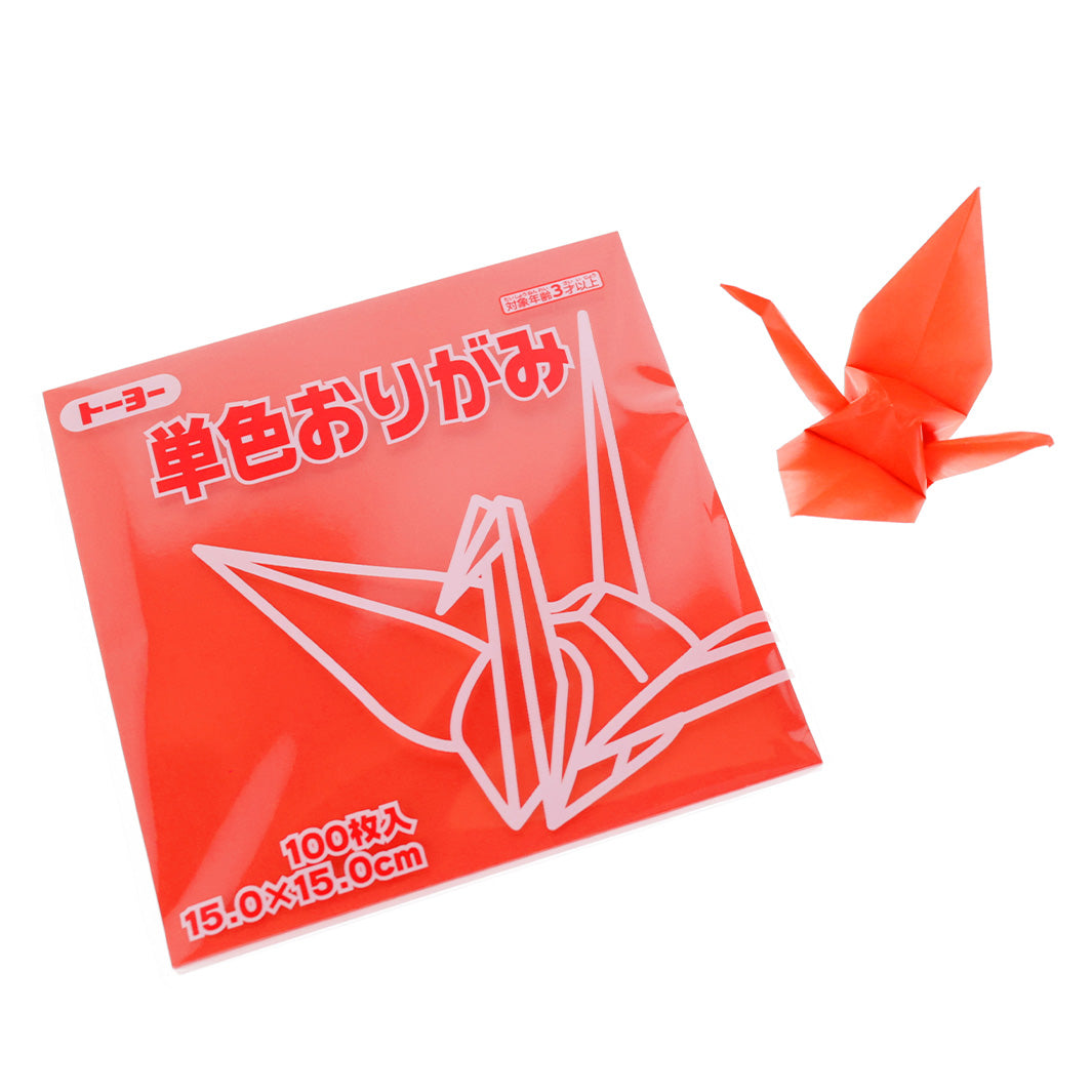 photo packshot du packaging et d'une grue montée du set de 100 papiers origami unis rouge tomato toyo