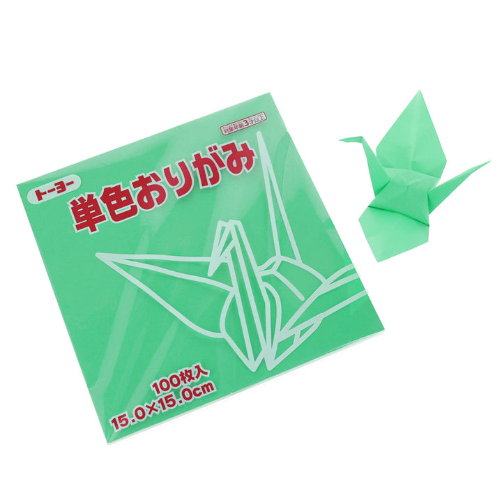 photo packshot des papiers et d'une grue montée du set de 100 papiers origami unis vert menthe toyo