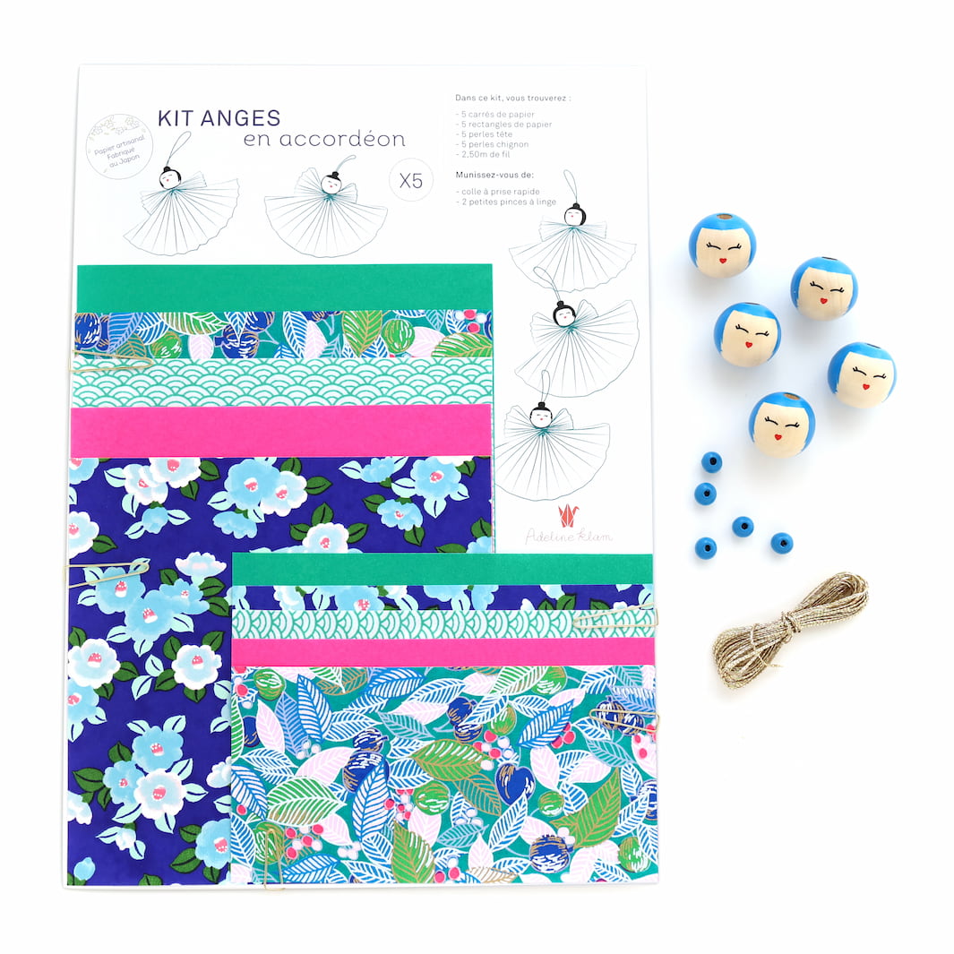 photo packshot du packaging du kit anges accordéon dans les tons bleu nuit, bleu canard, vert menthe et rose vif « fantastique » adeline klam