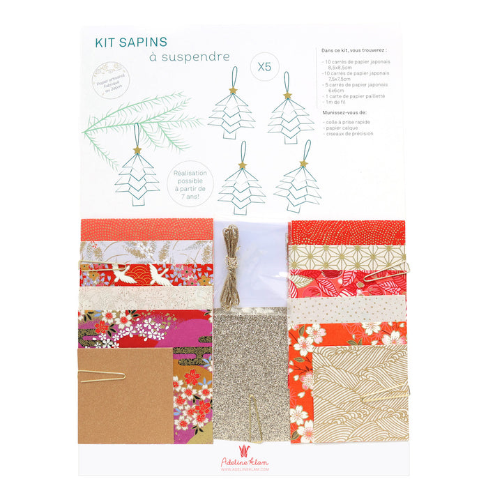 photo packshot du packaging du kit sapins à suspendre dans les tons rouge orange, violets, blanc et dorés « kokeshi » adeline klam