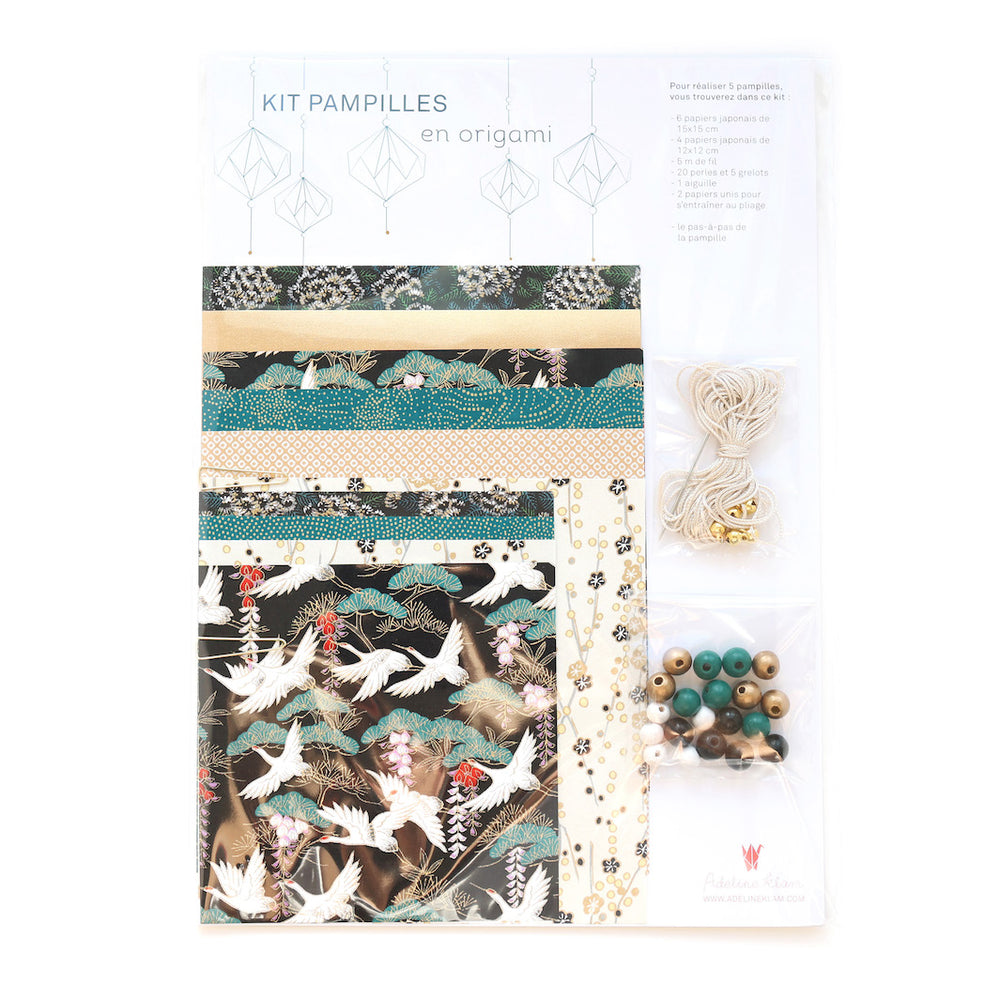 photo packshot du packaging du kit pampilles « chaplin » dans les tons noirs, dorés et bleu canard adeline klam