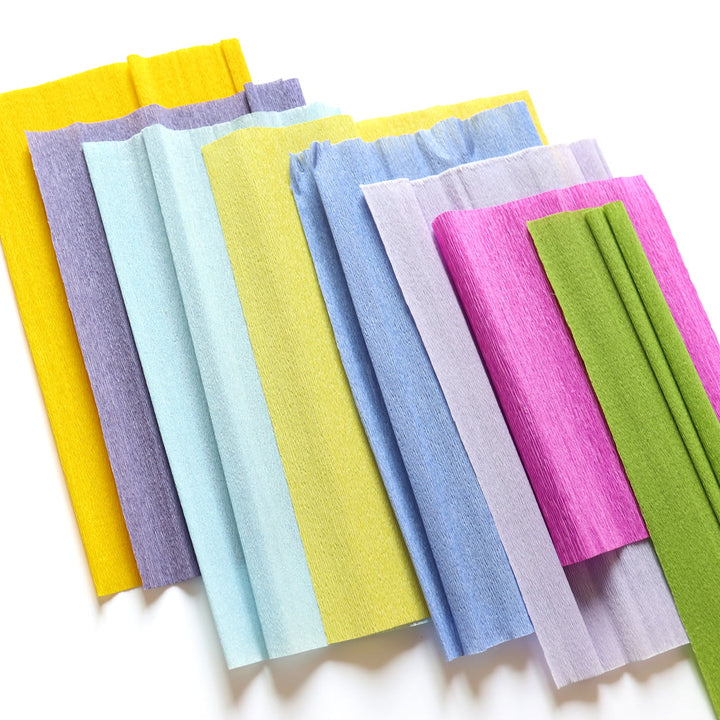 photo packshot des papiers crépon du kit bouquet de campanules en crépon dans les tons bleu violet, bleu ciel, jaunes, ivoire, magenta et vert moyen adeline klam