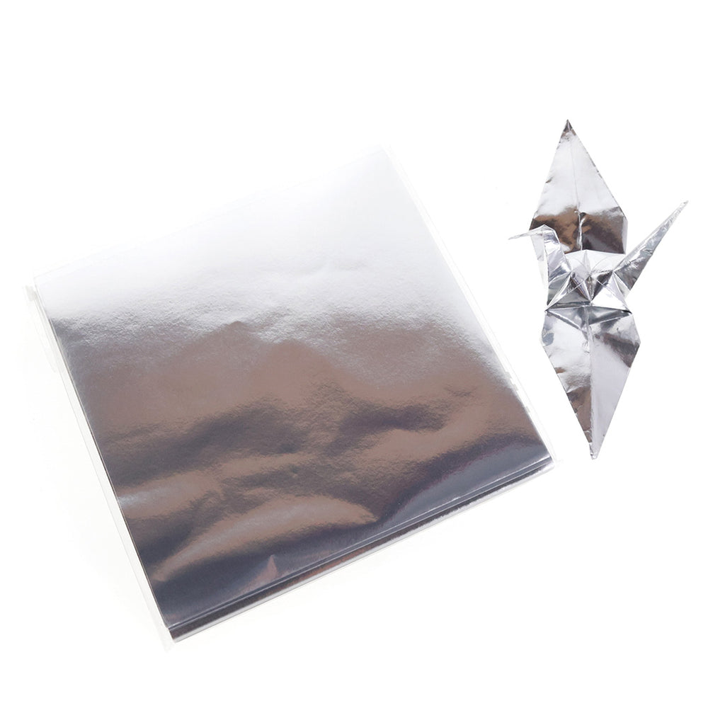 photo packshot des papiers et d'une grue montée du set de 100 papiers origami unis argentés toyo