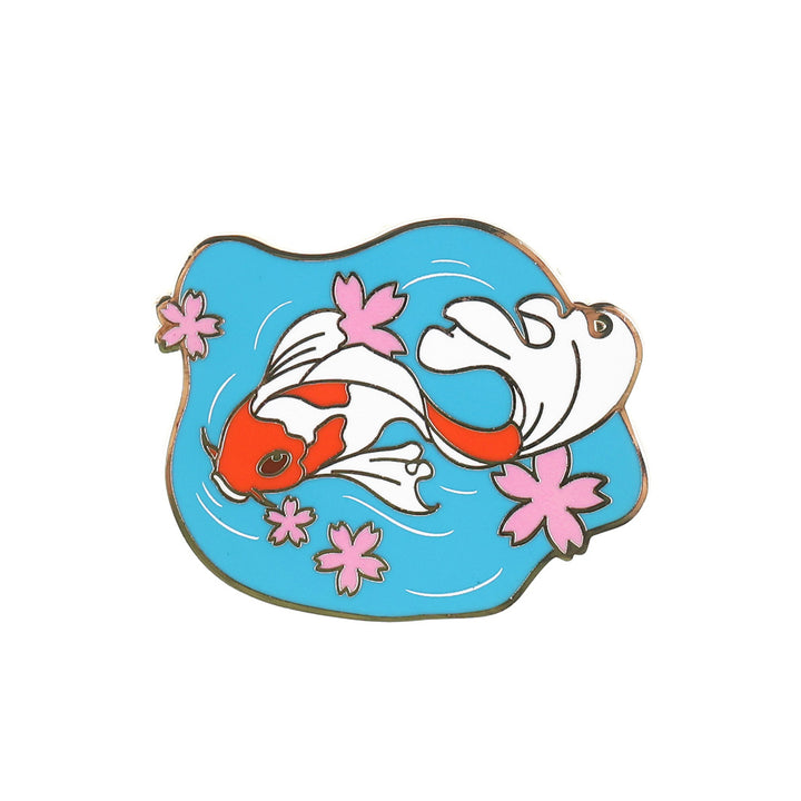 photo packshot du pin's en forme de poissons japonais blanc et orange, de fleurs de cerisier roses et d'étang bleu