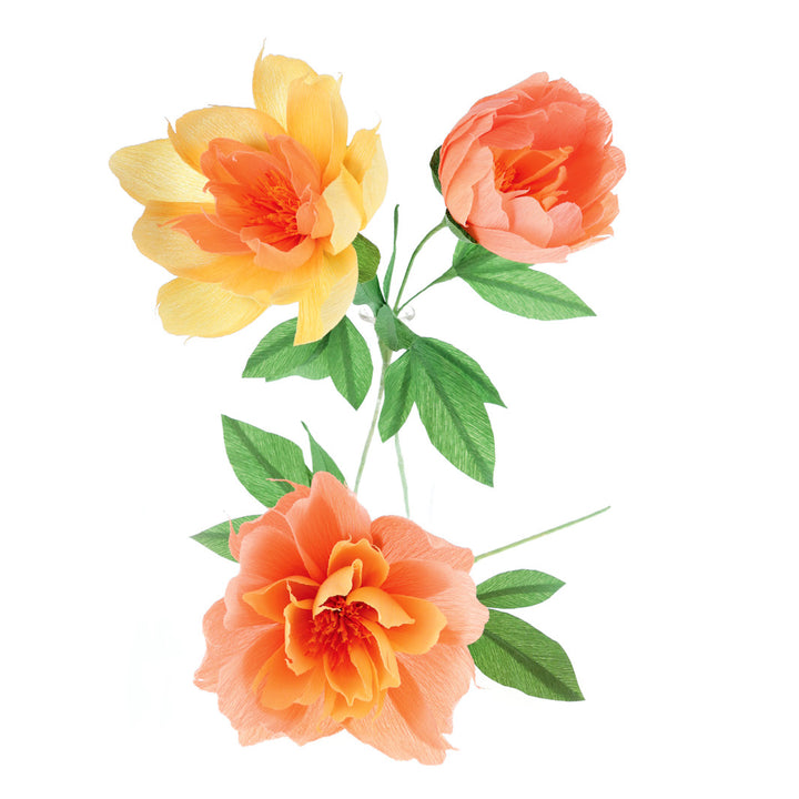 photo packshot des pivoines réalisées mises en vase du kit bouquet de pivoines en crépon dans les tons jaunes, orange, saumons et verts adeline klam