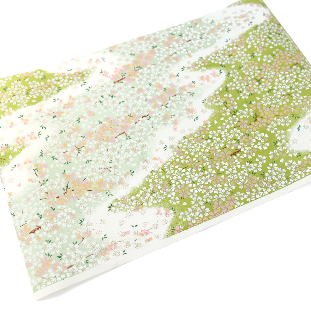 photo packshot à plat papier japonais yuzen chiyogami au motif de fleurs de cerisier dans les tons vert feuille, rose et orange pâle et blancs adeline klam (M1061)