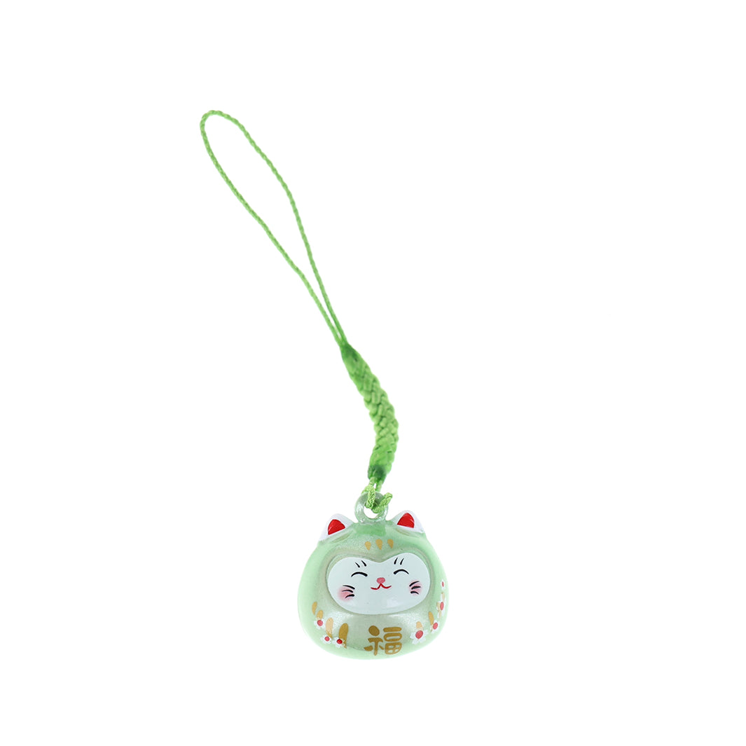 photo packshot d'un porte-clefs en forme de daruma et de chat de couleur vert clair nacré