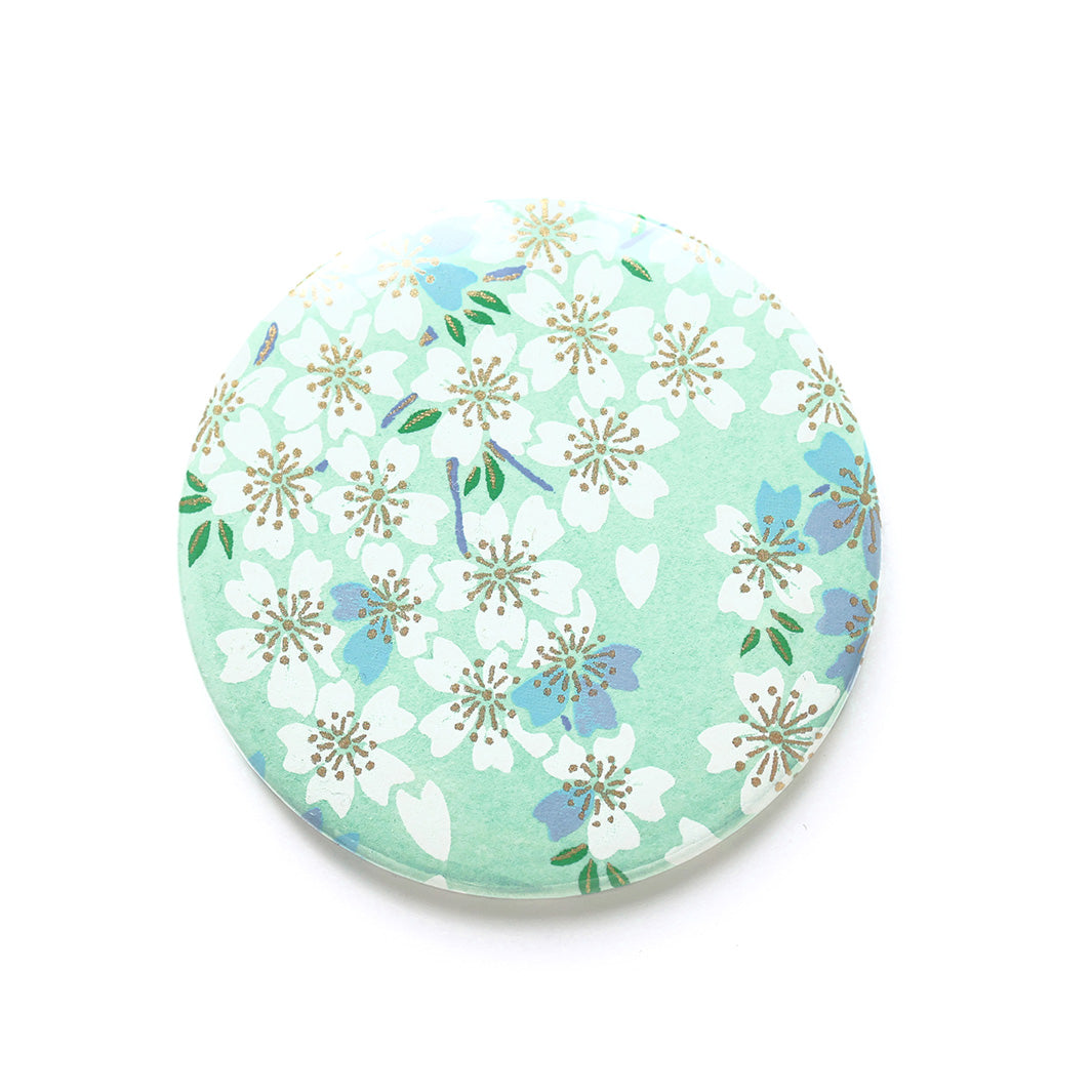 photo packshot du recto d'un miroir de poche tapissé d'un papier japonais au motif de fleurs de prunier dans les tons vert d'eau, bleus et mauve M626 adeline klam