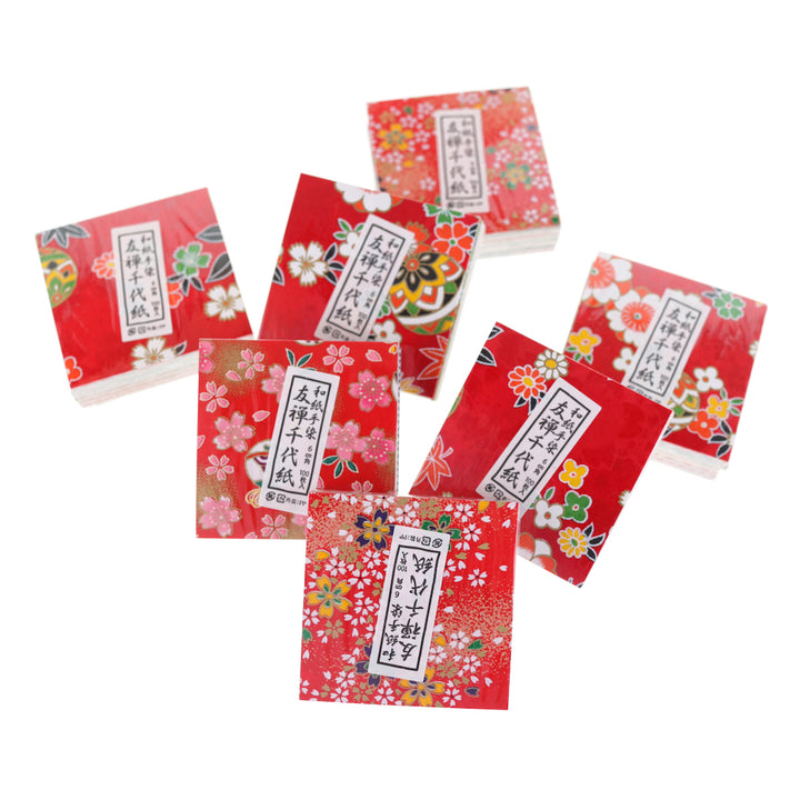 photo packshot de sets de 100 carrés de papiers japonais adeline klam de 6cm par 6cm dans des tons multicolores « traditionnel »