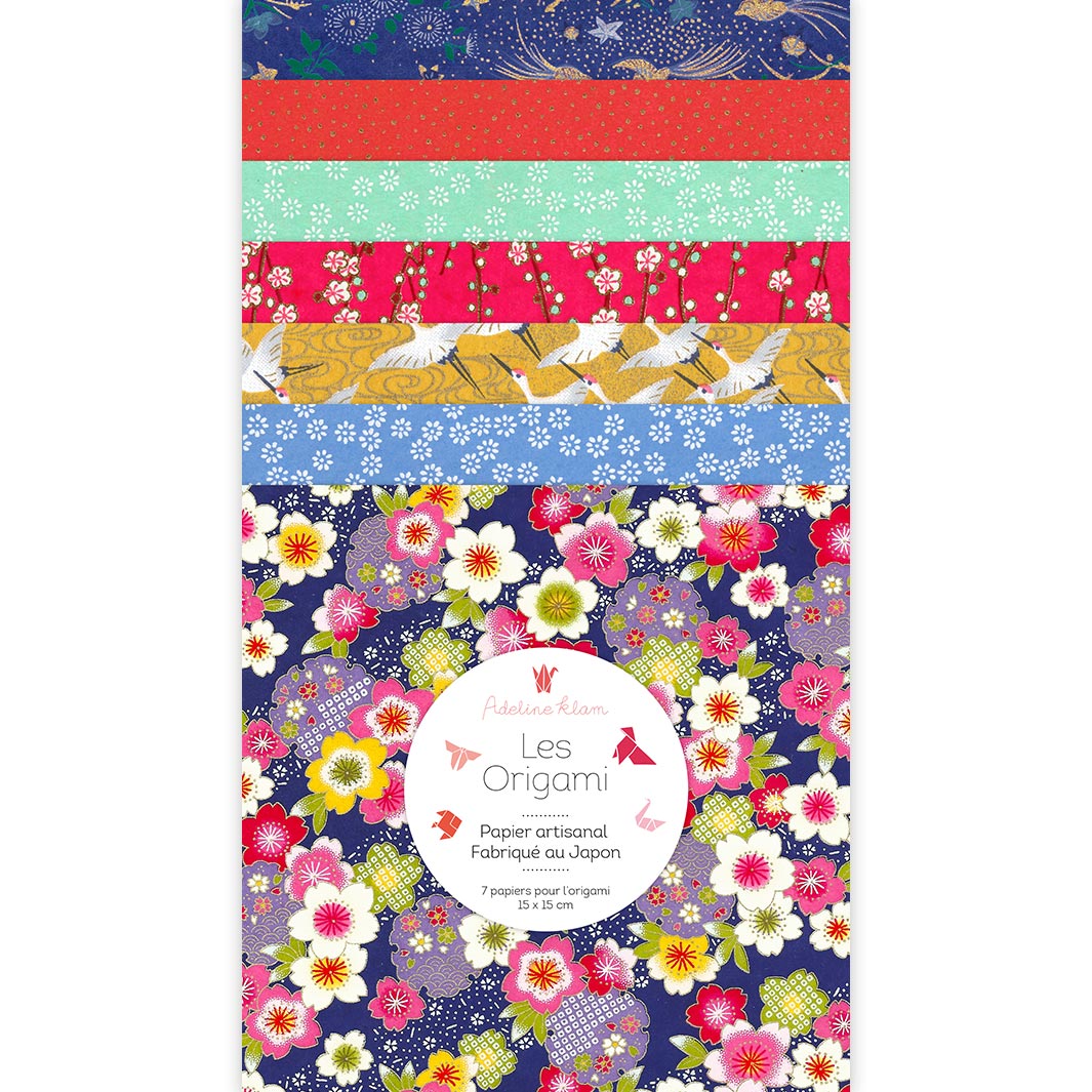 photo packshot du set de 7 carrés de papiers japonais adeline klam de 15cm par 15cm dans les tons bleu nuit et ciel, rouges, roses, vert d'eau et jaunes « arc-en-ciel » (Y5)