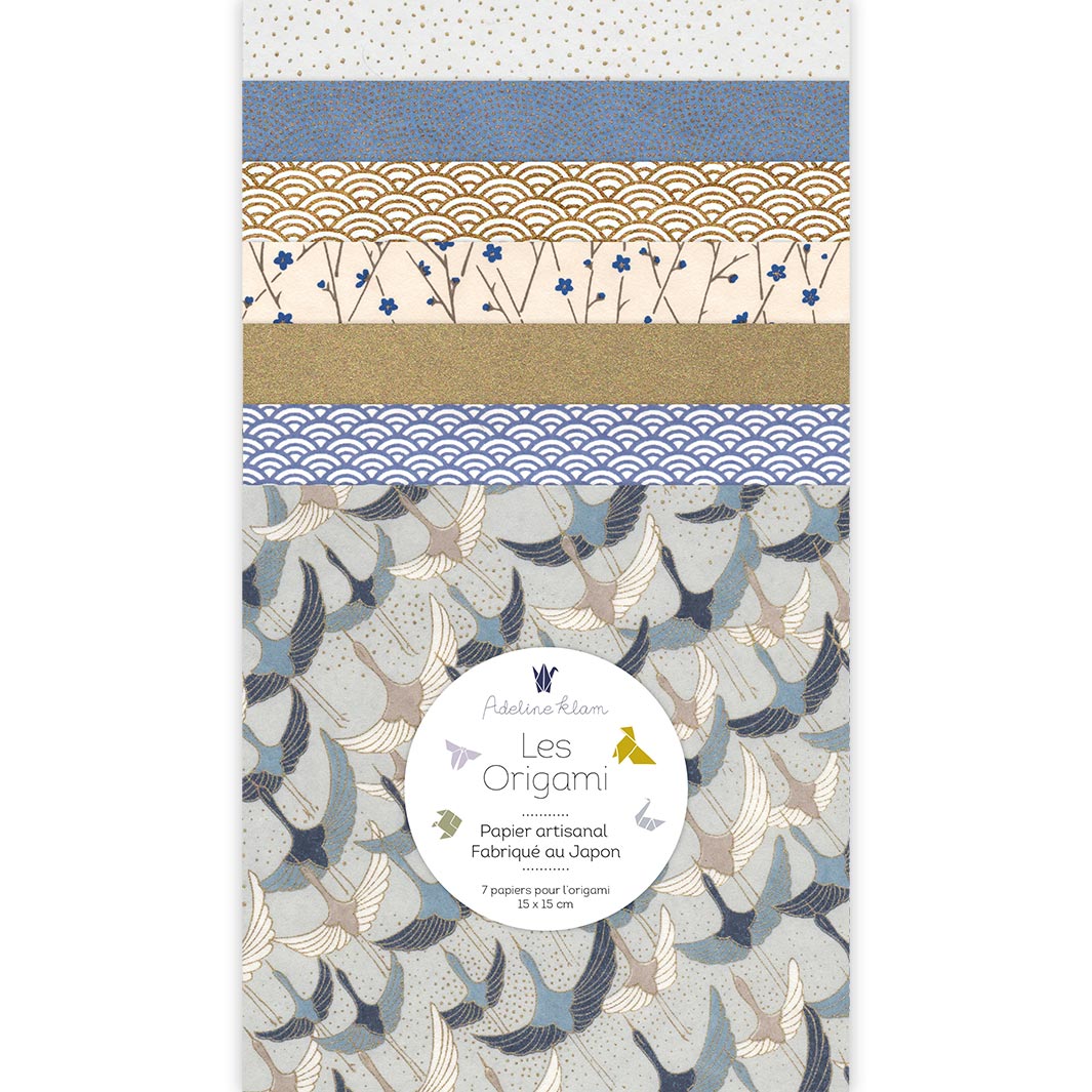 photo packshot du set de 7 carrés de papiers japonais adeline klam de 15cm par 15cm dans les tons gris perle, bleu gris, blanc crème et dorés « nuage » (O3) adeline klam