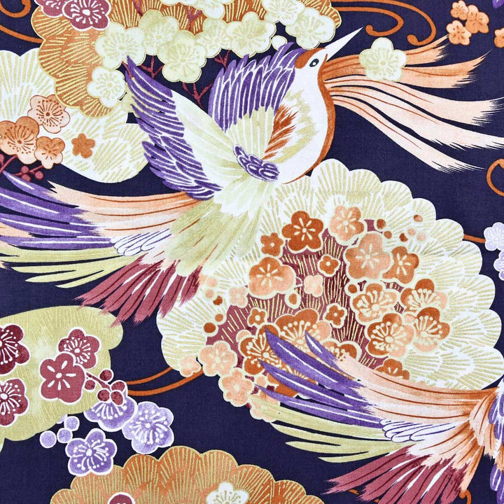 photo packshot du tissu japonais aux motifs d'oiseaux, de fleurs de prunier et de pins dans les tons violets, orange, jaunes et prune T544