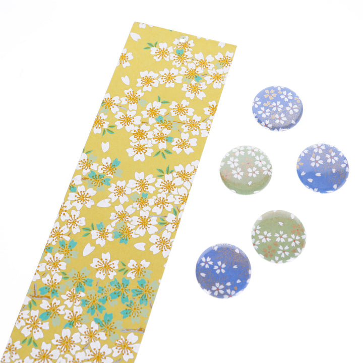 photo packshot avec une vue de biais du pêle-mêle tapissé du papier japonais aux motifs de fleurs de cerisier dans les tons blancs, vert d'eau, bleu turquoise et jaune moutarde M578 adeline klam