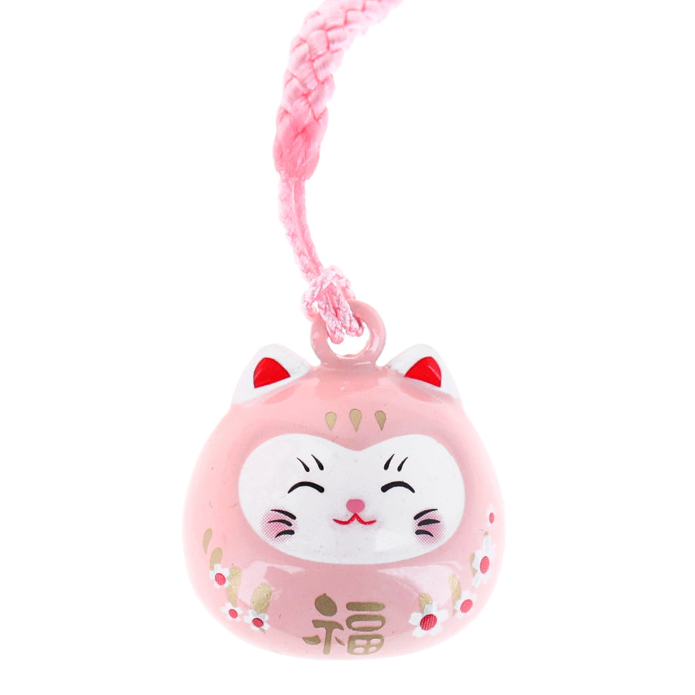 photo packshot zoomée d'un porte-clefs en forme de daruma et de chat de couleur rose