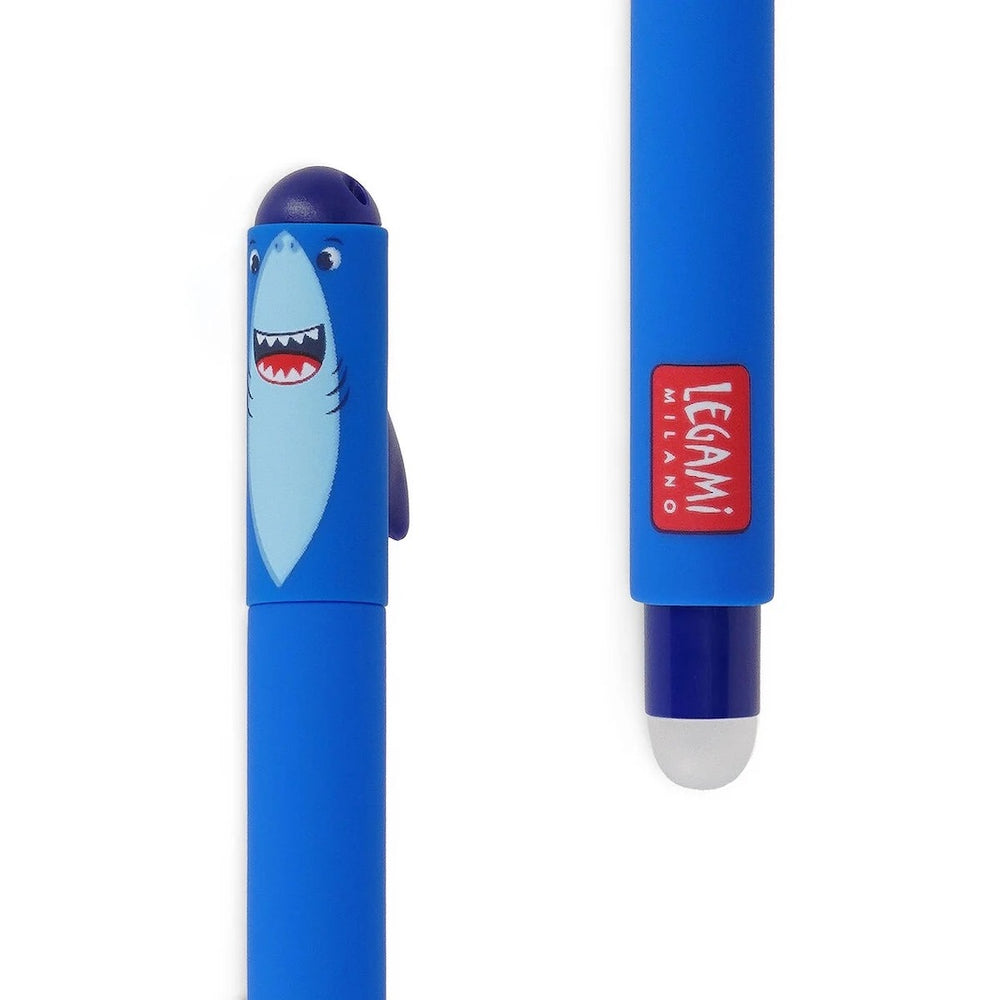 photo packshot zoomée du stylo gel effaçable en forme de requin bleu à l'encre bleue et à la pointe 0,7mm legami