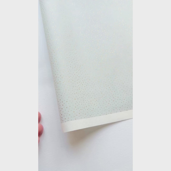 vidéo de démonstration du papier japonais yuzen chiyogami aux motifs « neige » dans les tons gris perle et dorés adeline klam (M712)