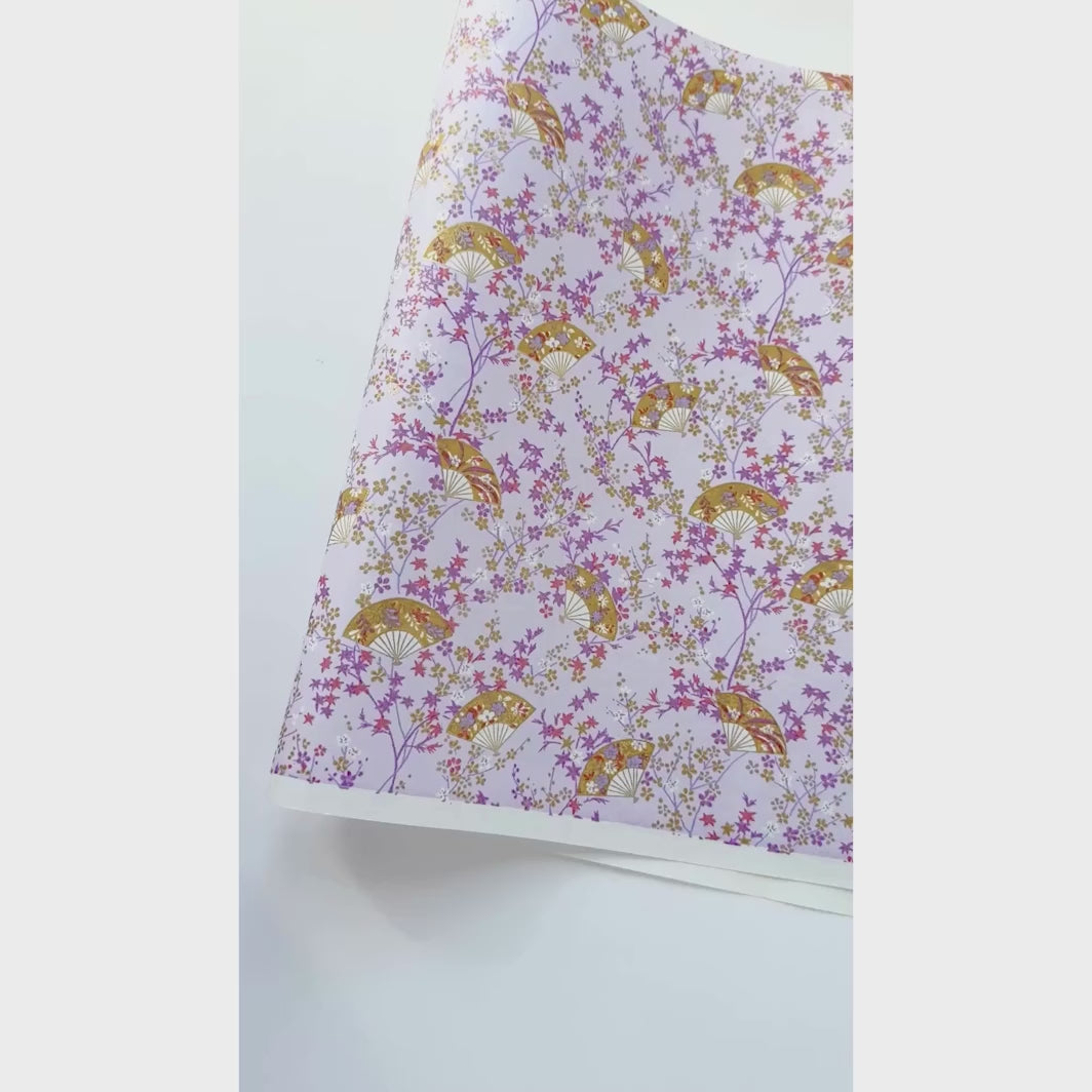 vidéo de démonstration du papier japonais yuzen chiyogami au motif « 4 saisons » dans les tons lilas, mauve, roses, jaune moutarde et dorés adeline klam (M1035)