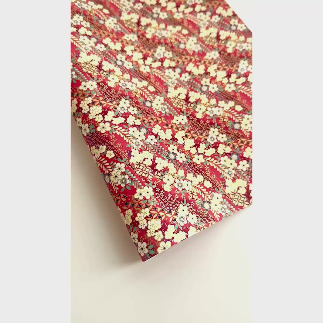 vidéo de démonstration du papier japonais yuzen chiyogami aux motifs de fleurs de prunier et nuages à motifs rouge cerisier, bleu nuit, bleu canard et jaune pâle adeline klam (M1052)