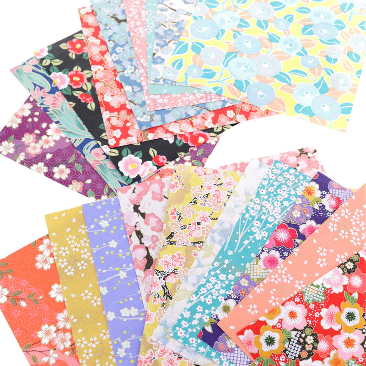 zoom de 20 carrés de papiers japonais adeline klam de 15cm par 15cm aux motifs fleuris et tons multicolores « les fleuris »