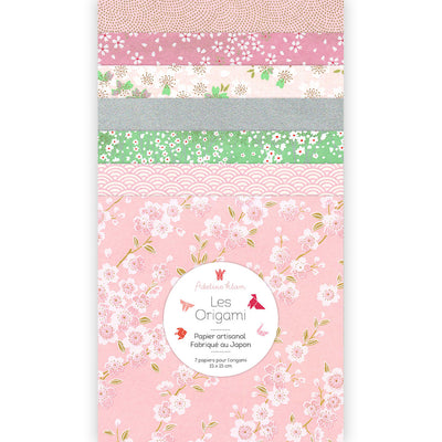 pochette de 7 carrés de papiers japonais adeline klam de 15cm par 15cm dans les tons roses, verts et argentés « dragée »