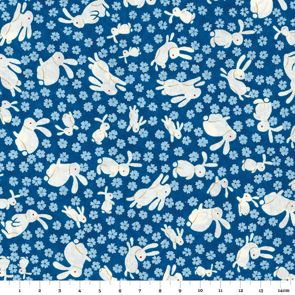 Papier Japonais - Lapins blancs et petites fleurs bleues pâles sur fond bleu - M453-Papier japonais-AdelineKlam