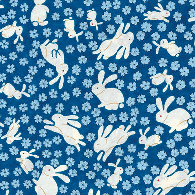 Papier Japonais - Lapins blancs et petites fleurs bleues pâles sur fond bleu - M453-Papier japonais-AdelineKlam