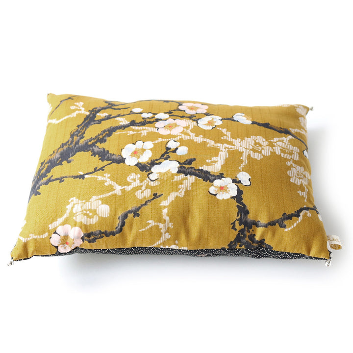 Coussin en Tissus Japonais - Fleurs de Prunier et Vagues en Pointillé - Jaune Moutarde, Blanc, Brun et Bleu Marine