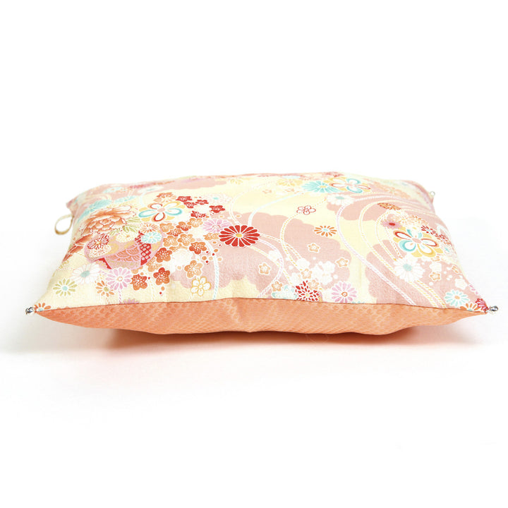 Coussin en Tissus Japonais - Fleurs, Nuages et Écailles - Jaune et Rose Clairs, Bleu et Corail