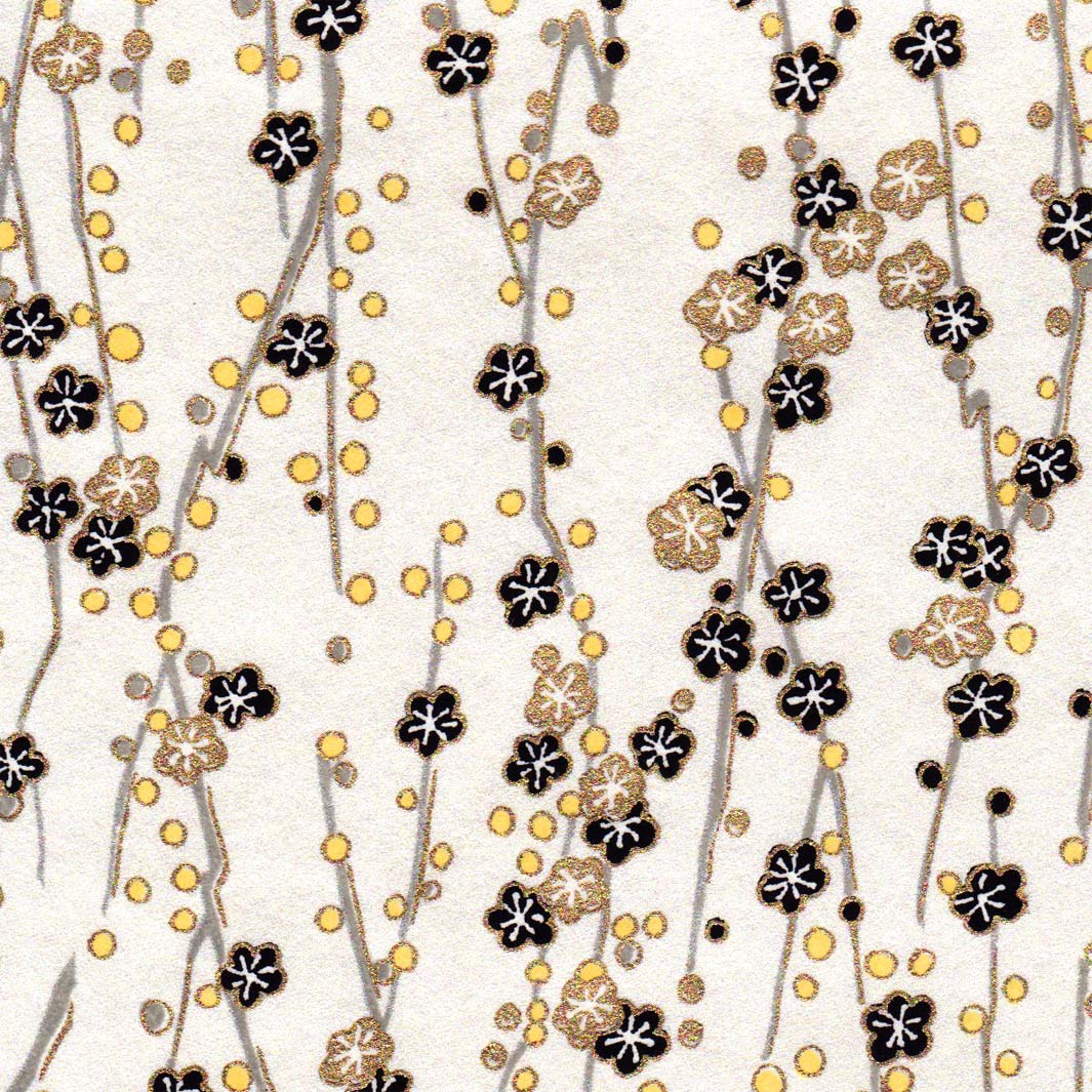 carré de 10cm par 10cm de papier japonais yuzen chiyogami aux motifs de branches en fleurs dans les tons blanc crème, noirs et dorés adeline klam (M570)